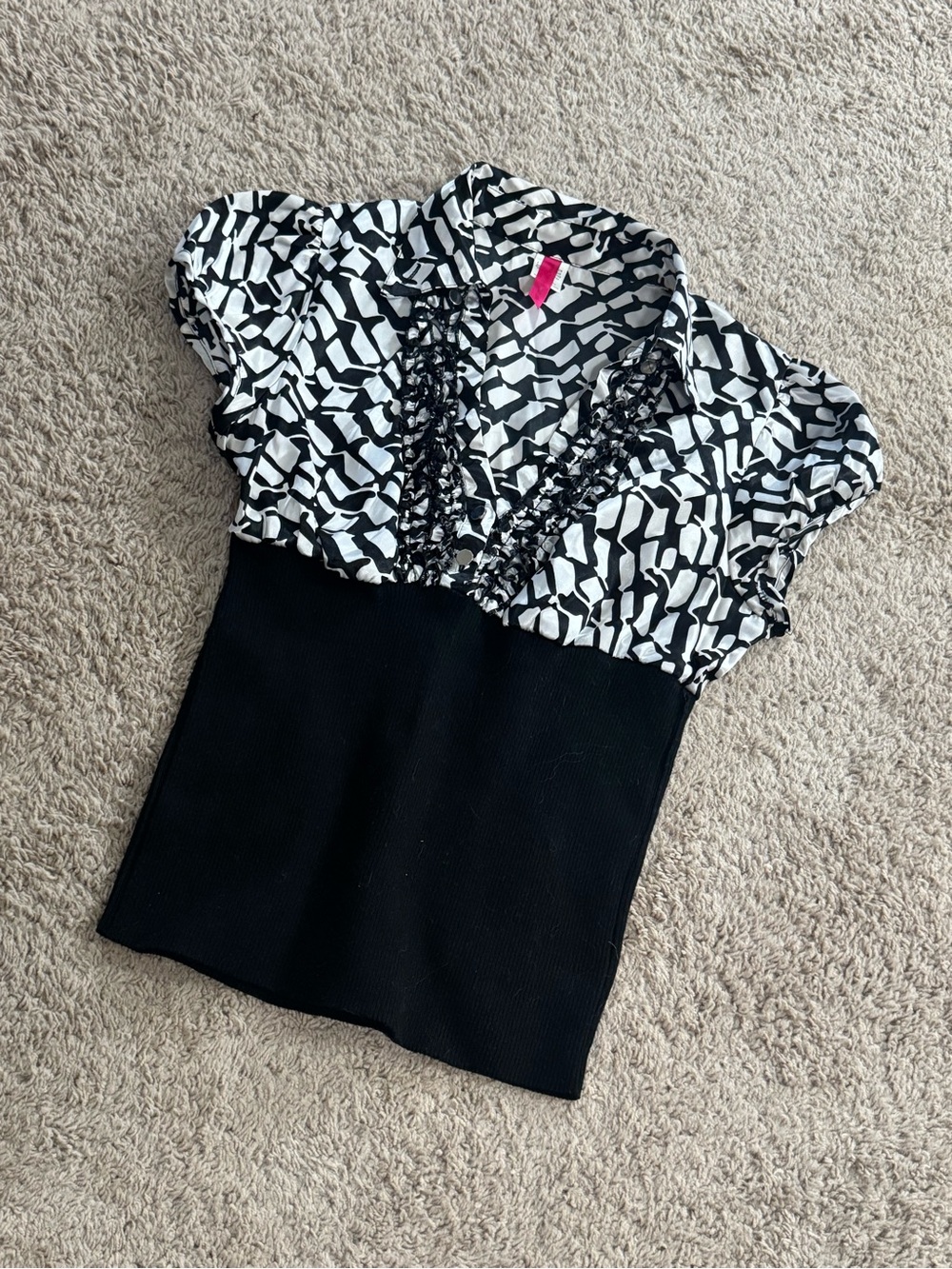 Black & White Patterned Ruffle V-Neck Knit-Paneled Top